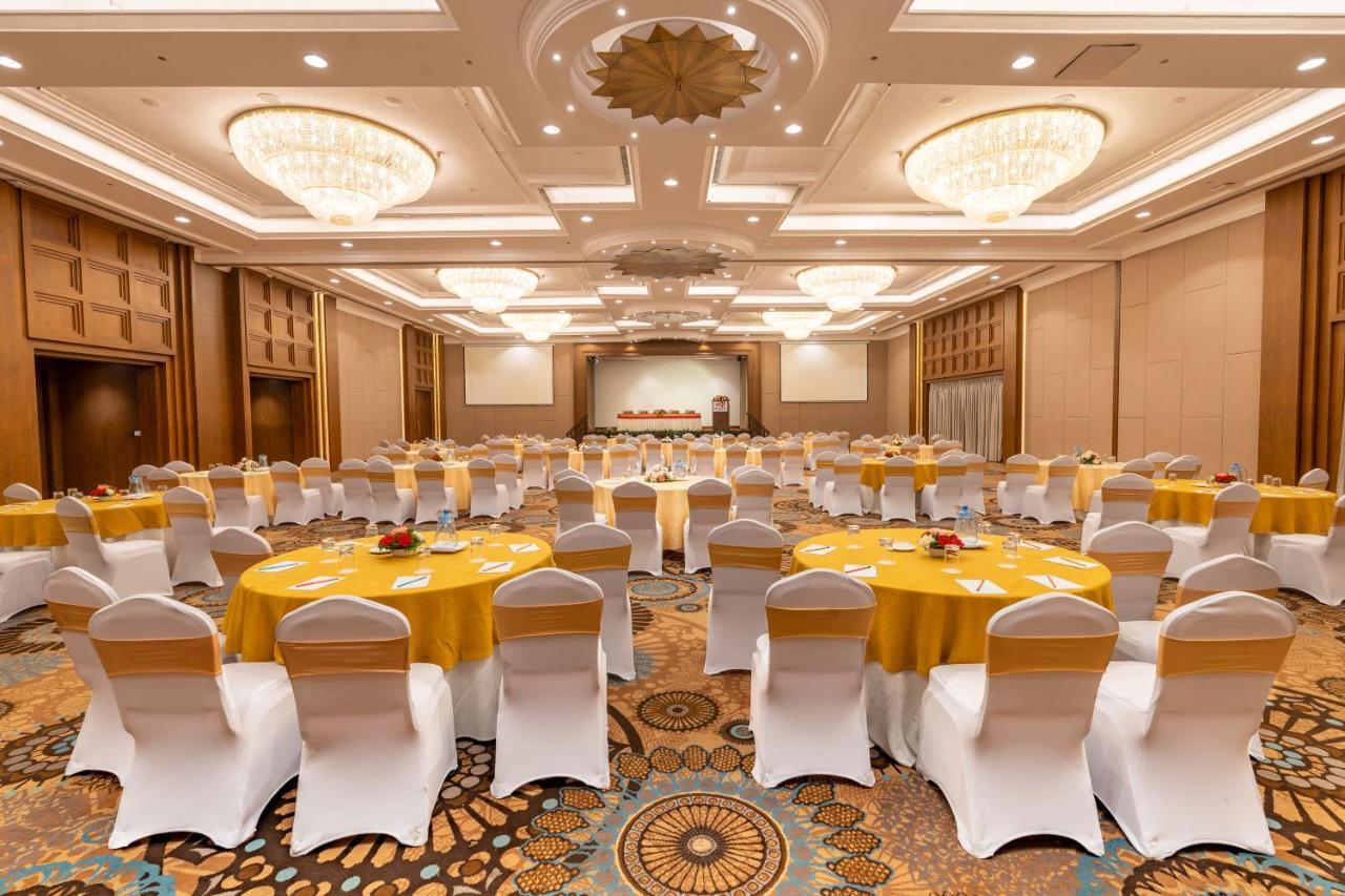 The Soaltee Kathmandu Hotel Екстериор снимка