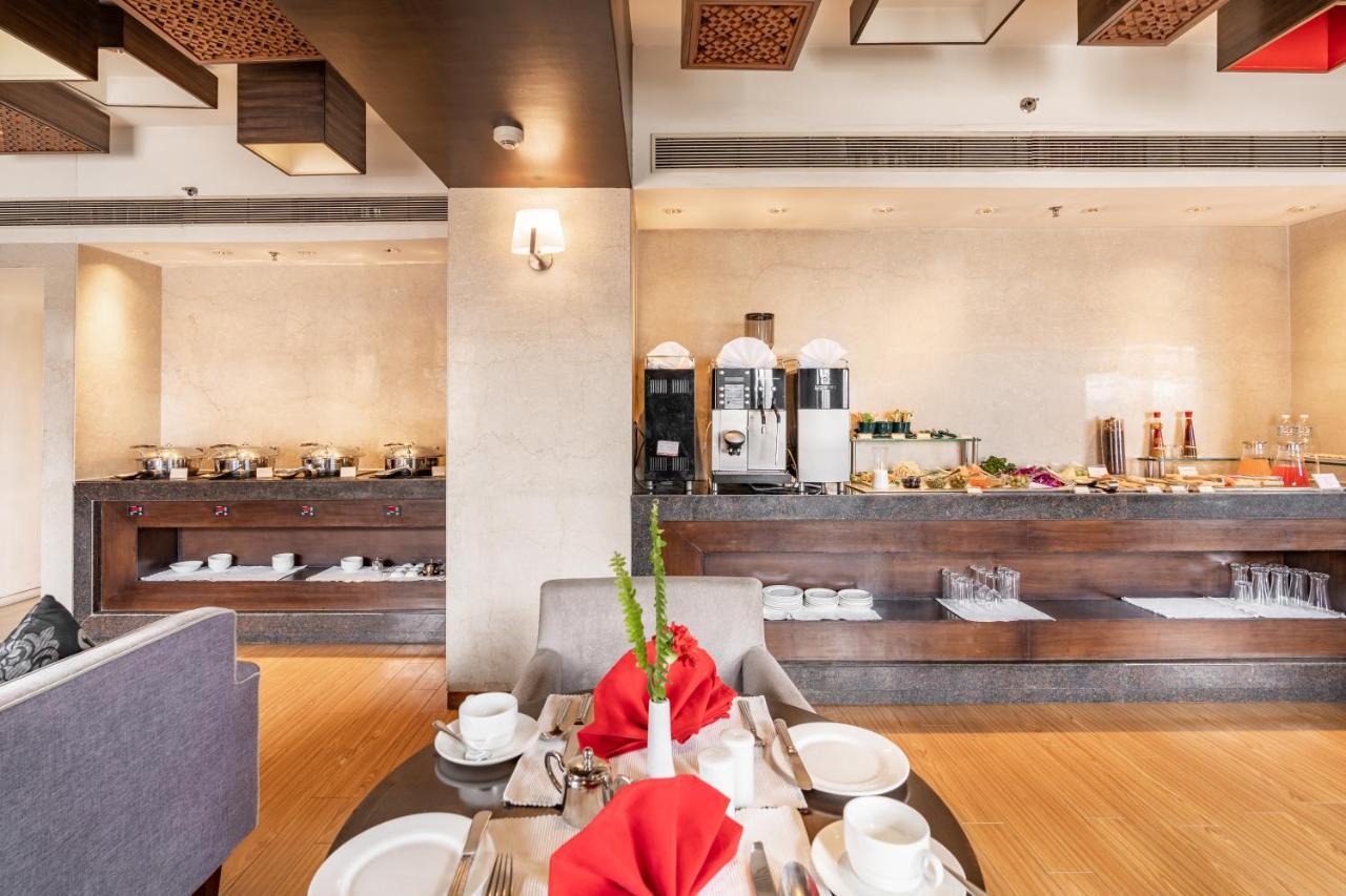 The Soaltee Kathmandu Hotel Екстериор снимка
